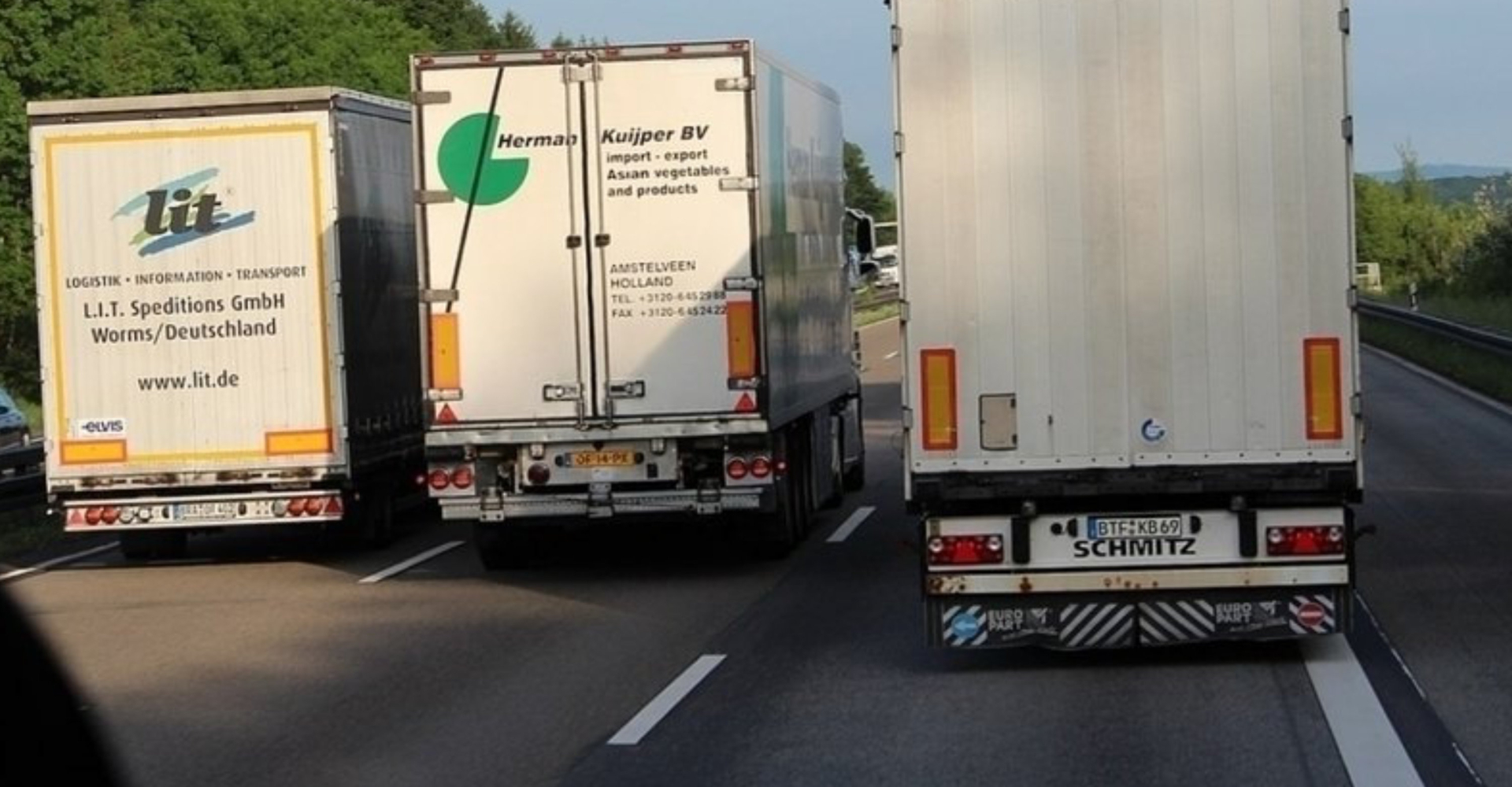 Listopad: První zákazy předjíždění kamionů 